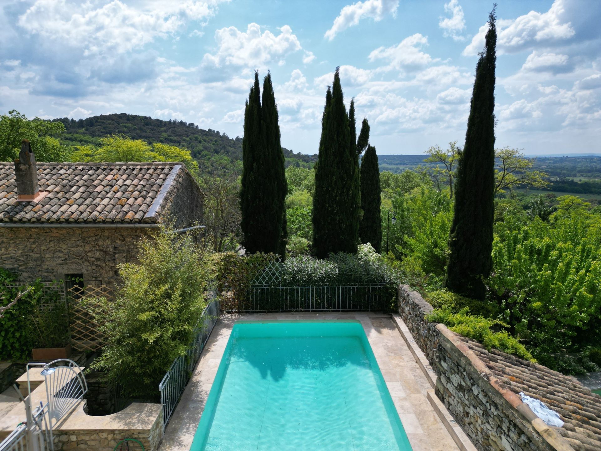 luxury house 7 Rooms for sale on UZES (30700)