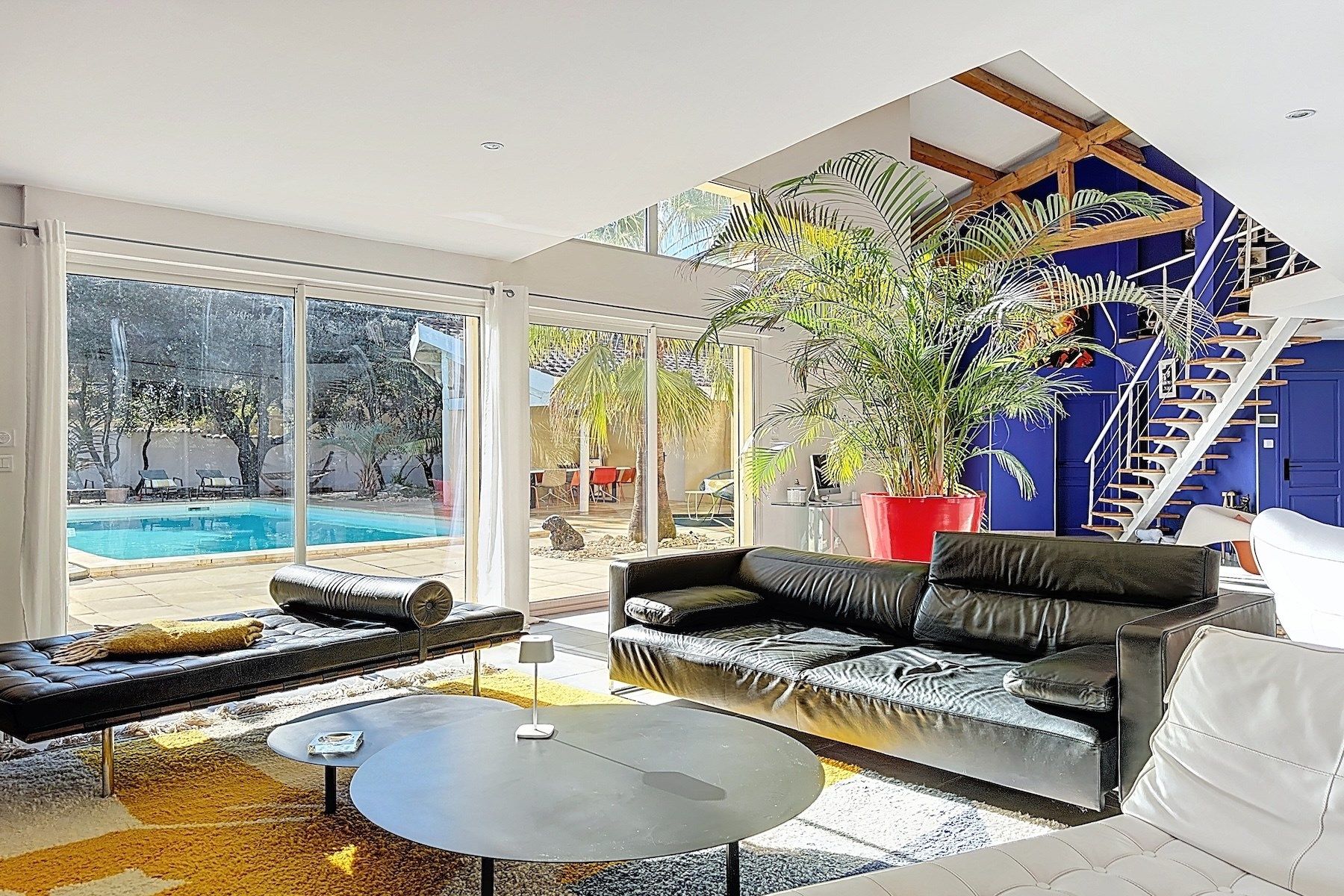 luxury villa 9 Rooms for sale on UZES (30700)