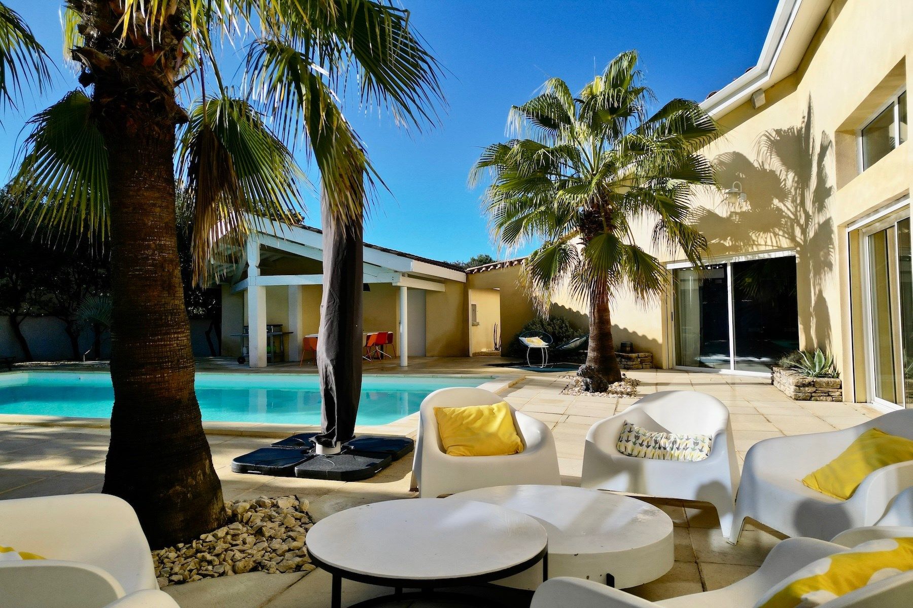 luxury villa 9 Rooms for sale on UZES (30700)