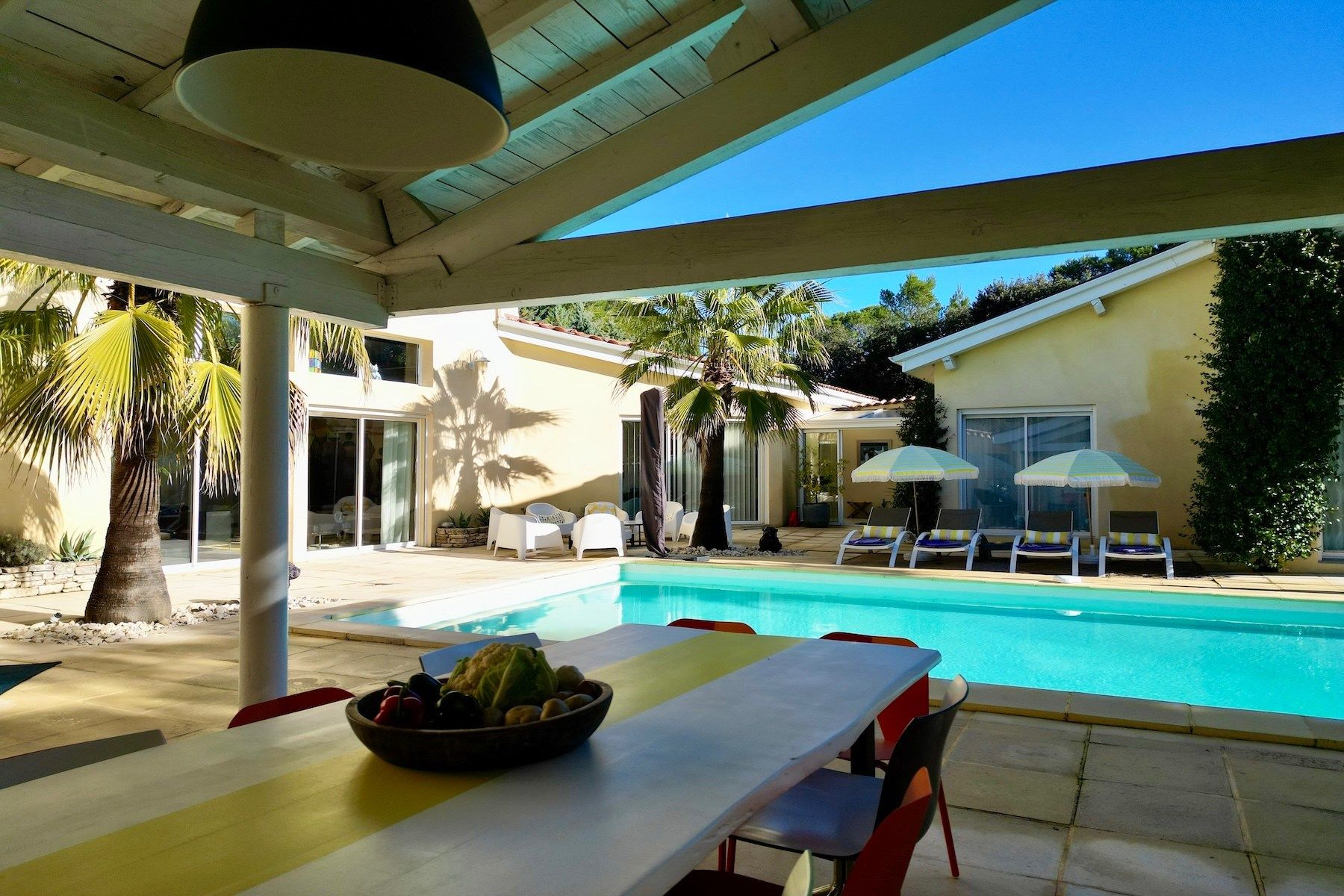 luxury villa 9 Rooms for sale on UZES (30700)