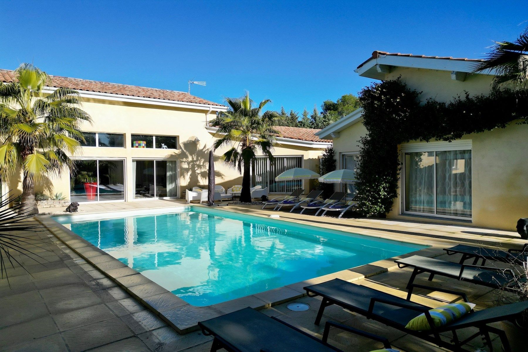 luxury villa 9 Rooms for sale on UZES (30700)