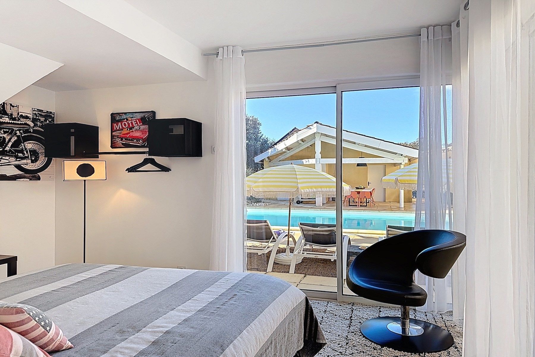 luxury villa 9 Rooms for sale on UZES (30700)