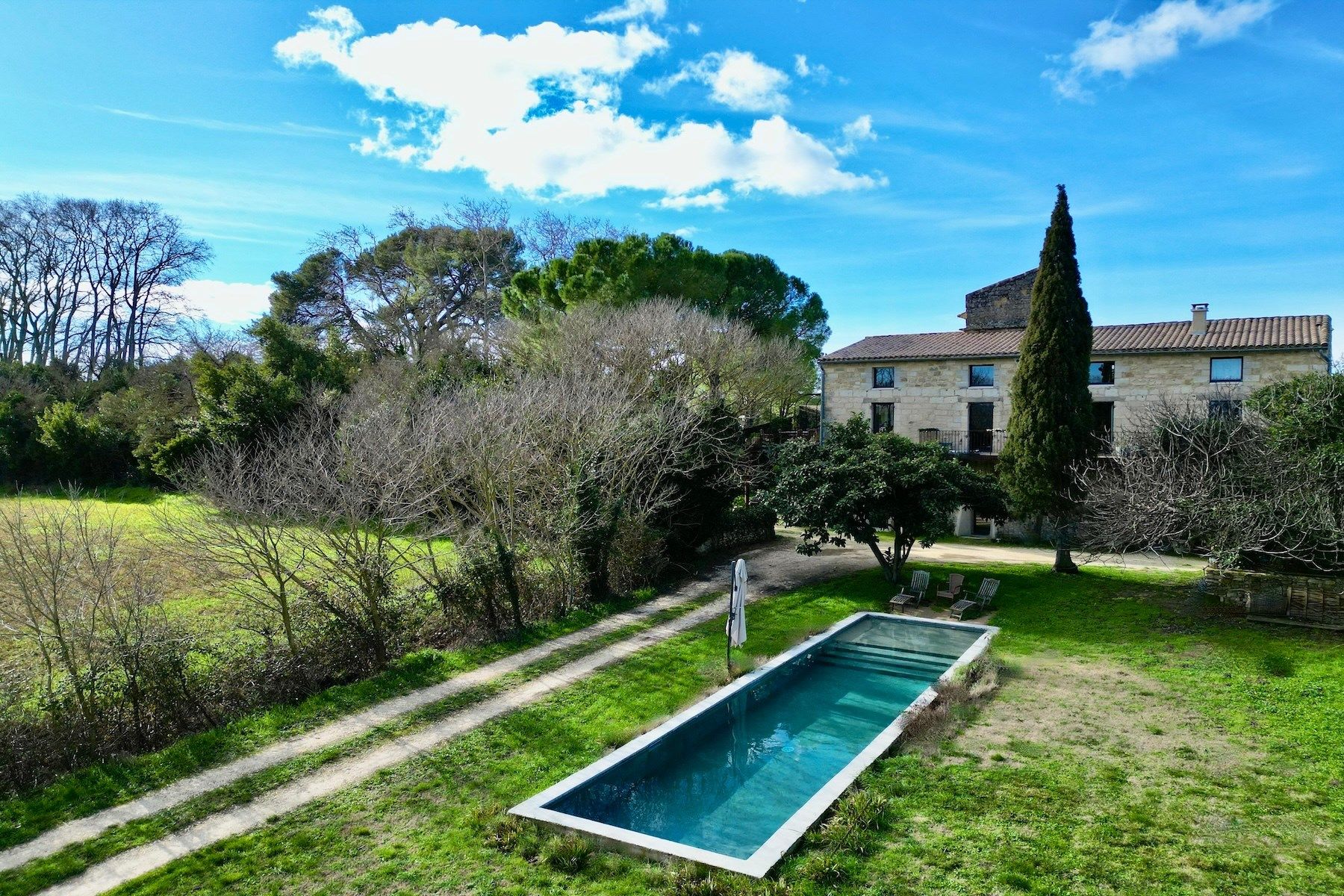 luxury house 10 Rooms for sale on UZES (30700)