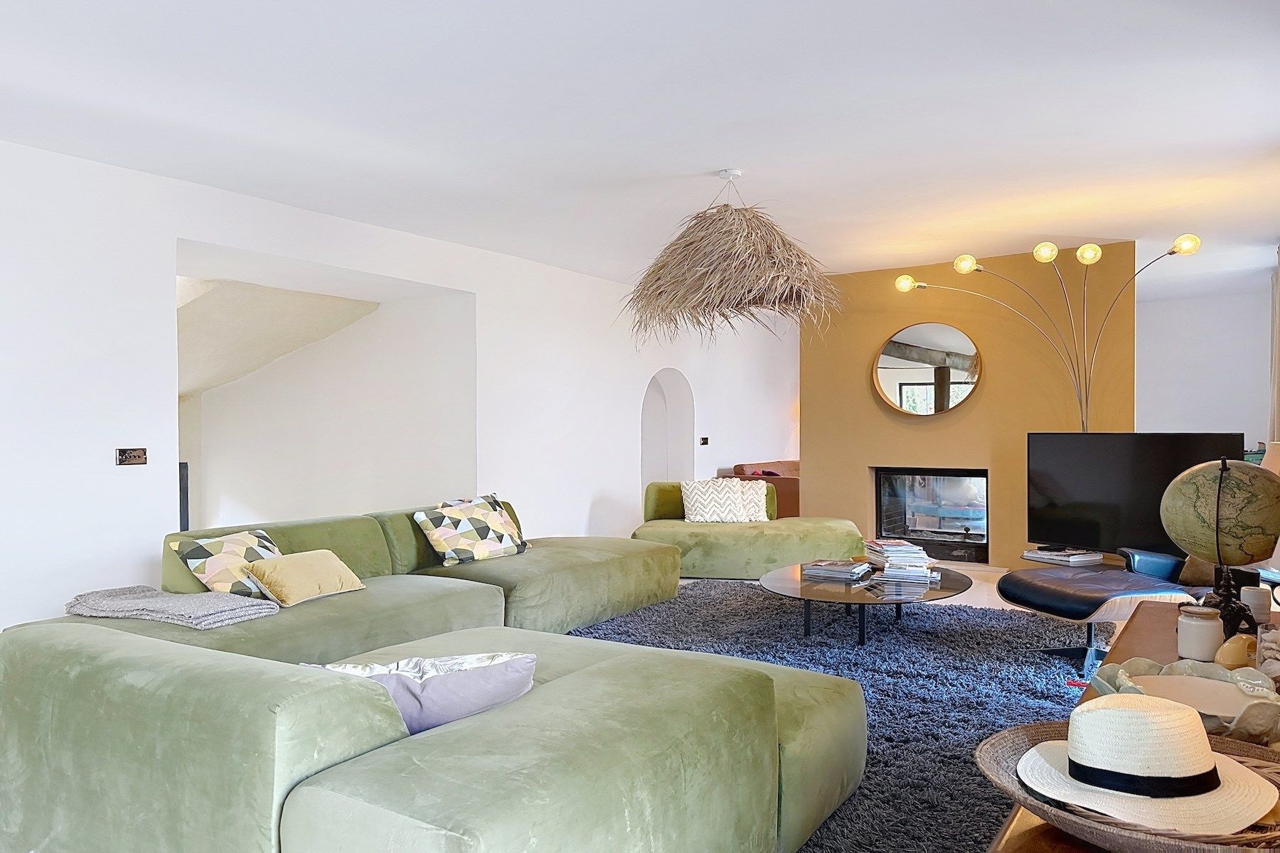 luxury house 10 Rooms for sale on UZES (30700)