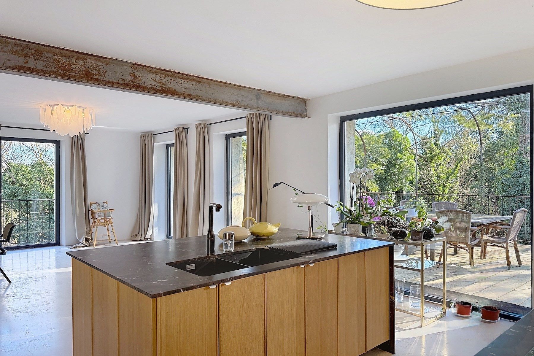 luxury house 10 Rooms for sale on UZES (30700)