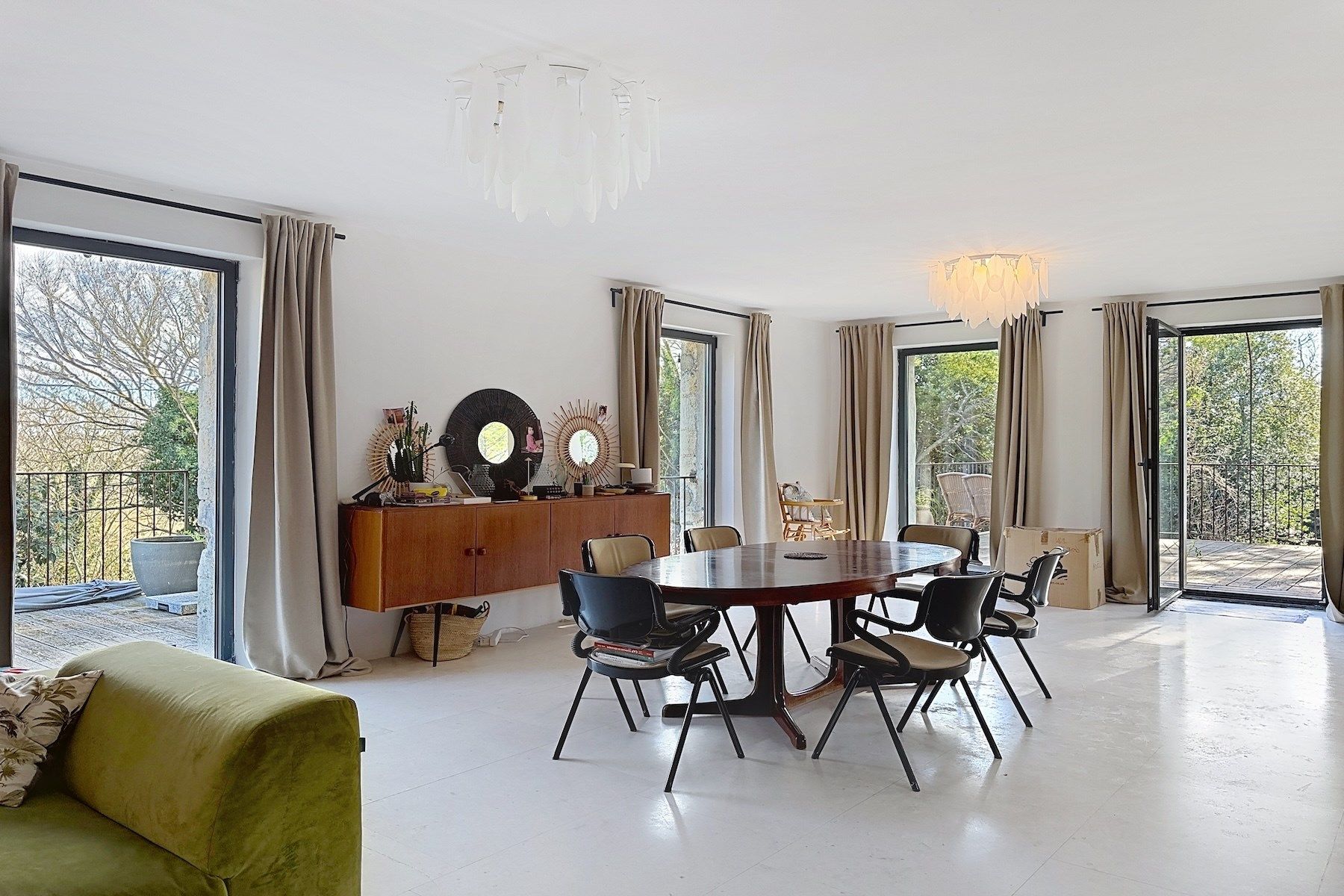 luxury house 10 Rooms for sale on UZES (30700)