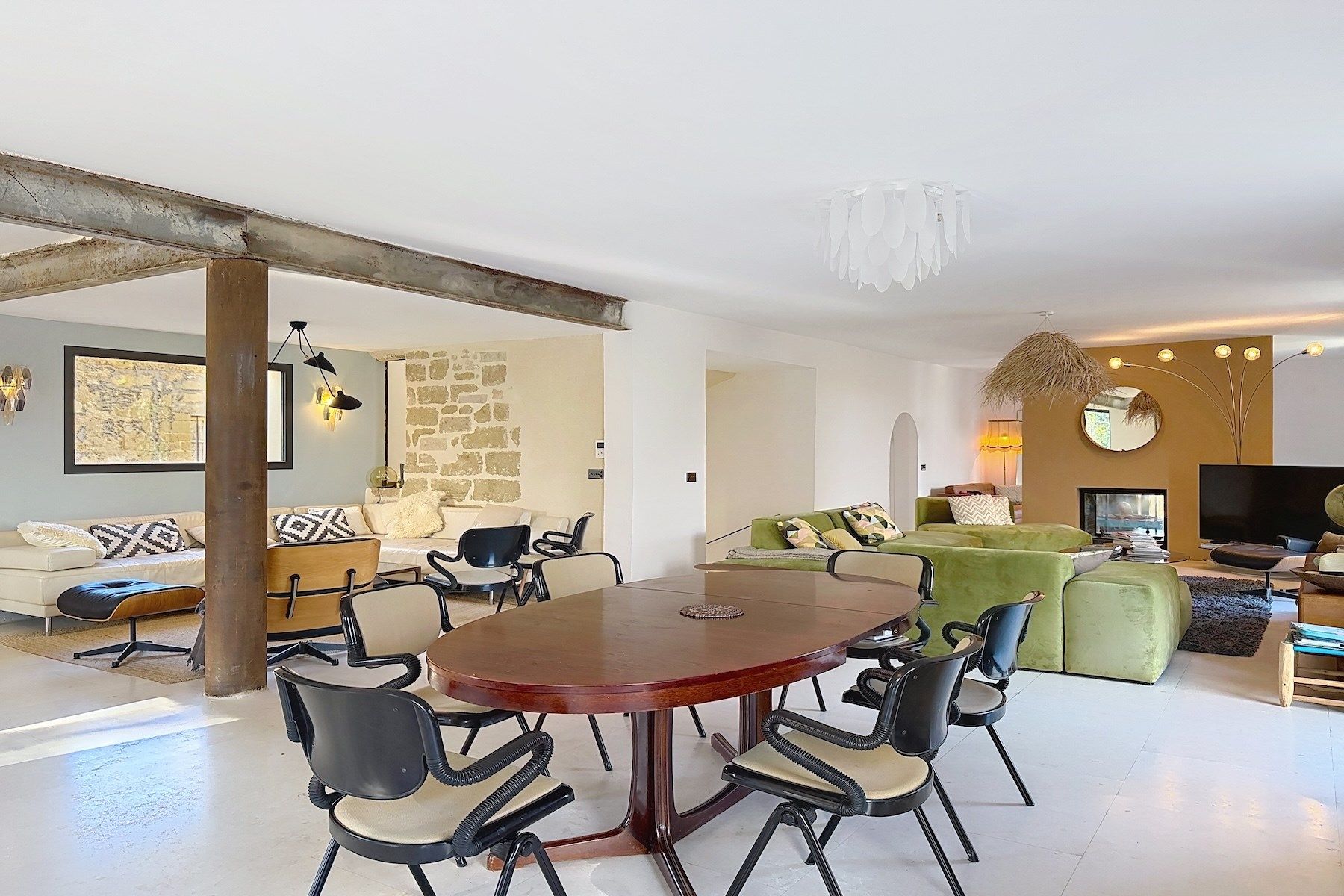 luxury house 10 Rooms for sale on UZES (30700)