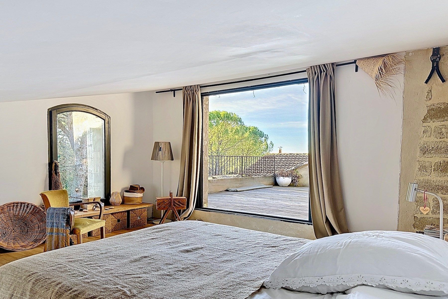 luxury house 10 Rooms for sale on UZES (30700)