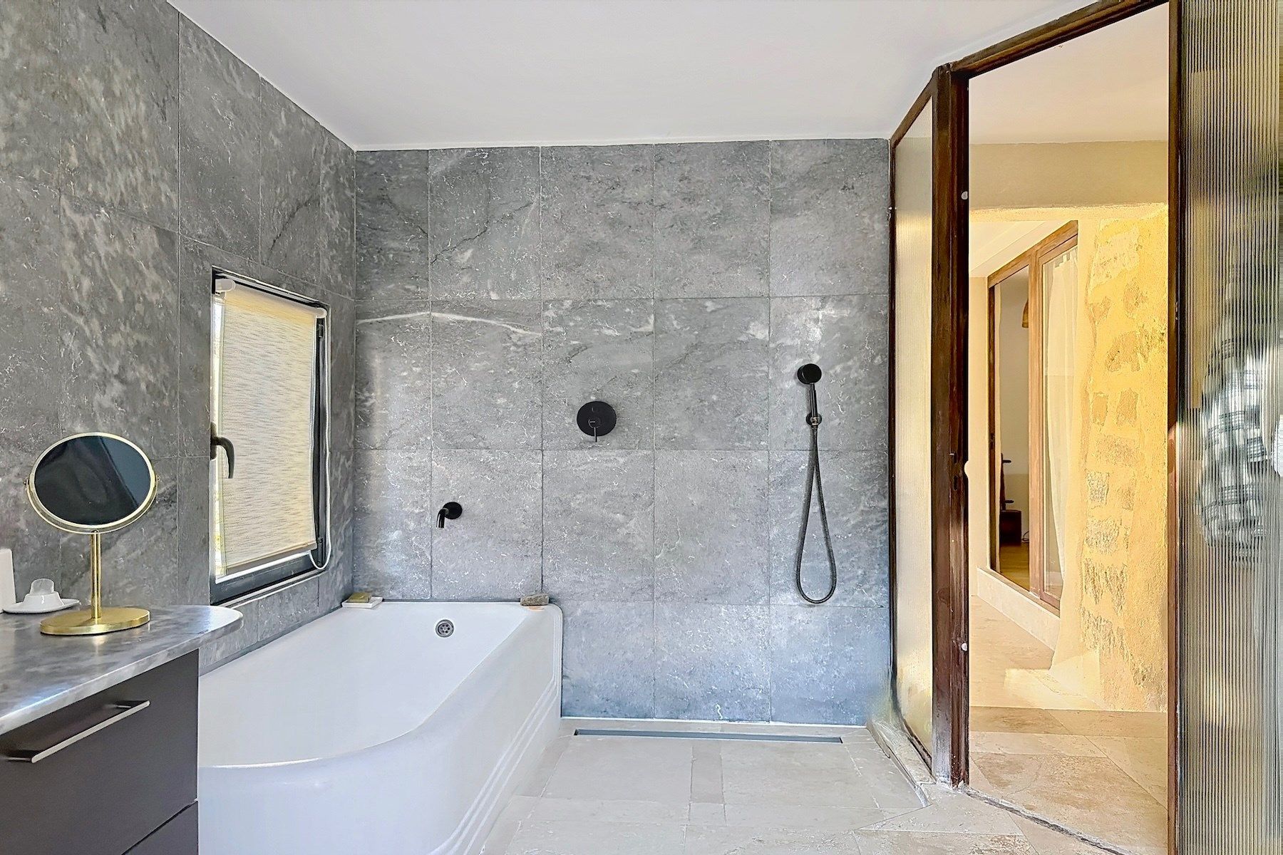 luxury house 10 Rooms for sale on UZES (30700)