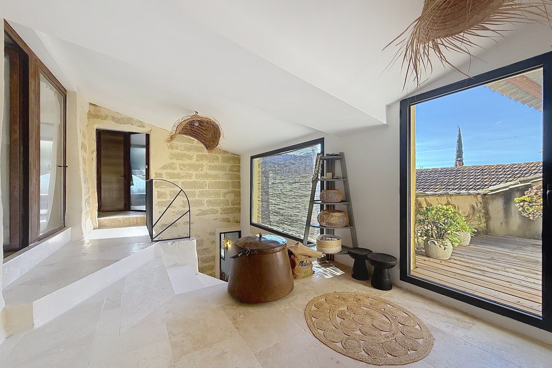 luxury house 10 Rooms for sale on UZES (30700)