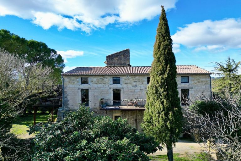 luxury house 10 Rooms for sale on UZES (30700)