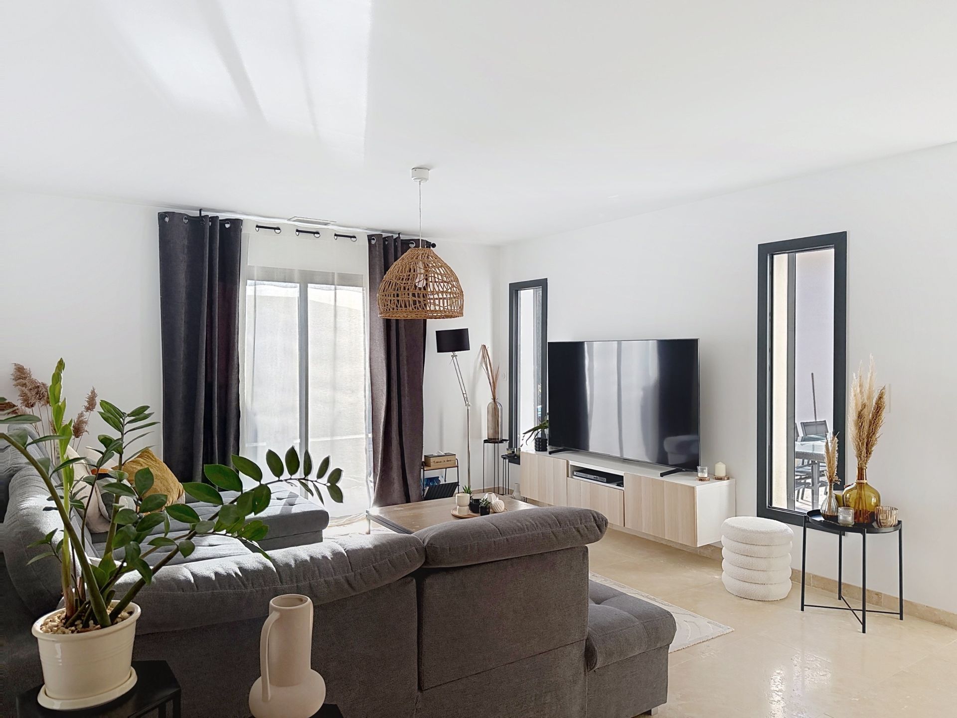 luxury house 5 Rooms for sale on UZES (30700)