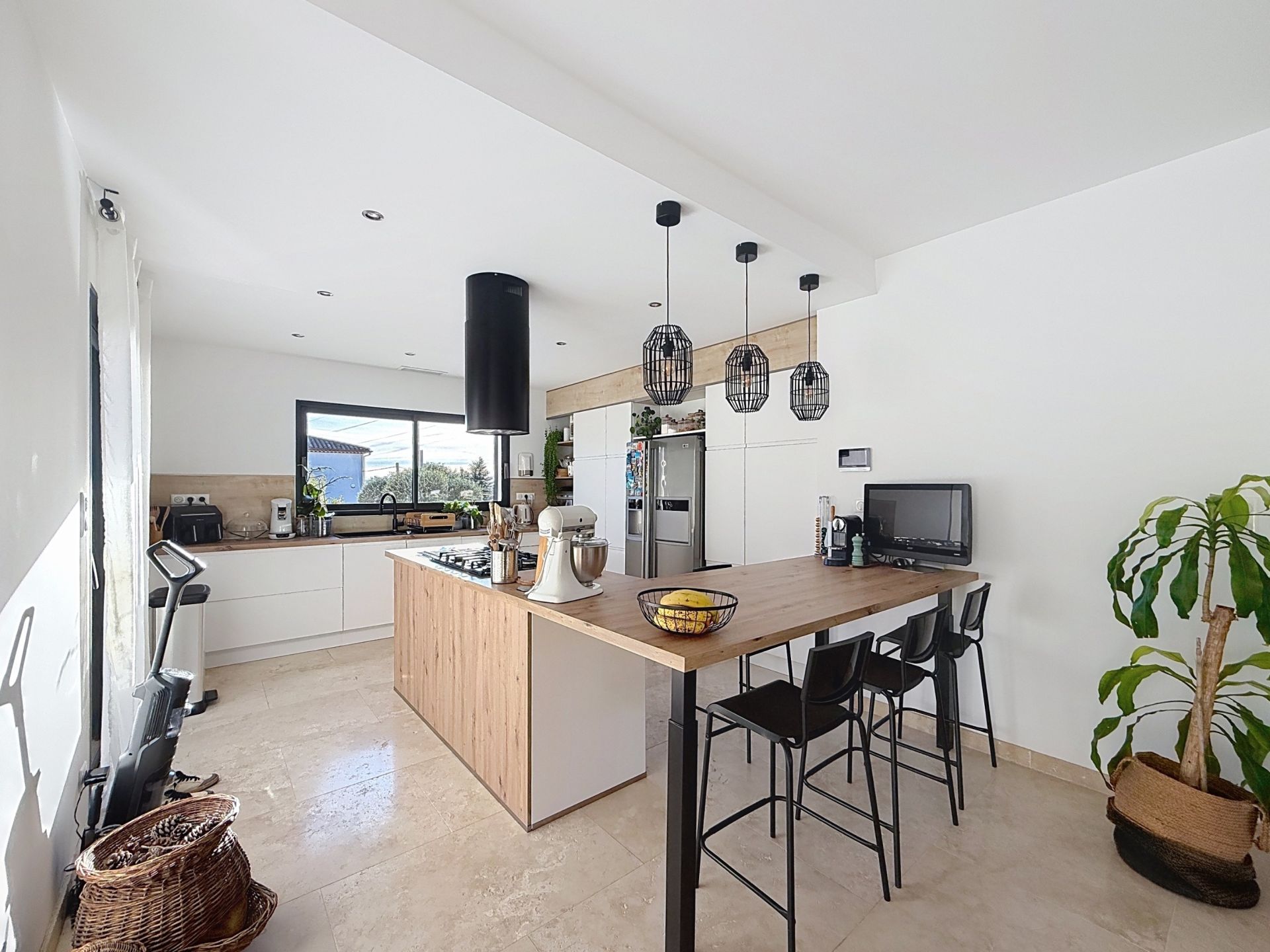 luxury house 5 Rooms for sale on UZES (30700)