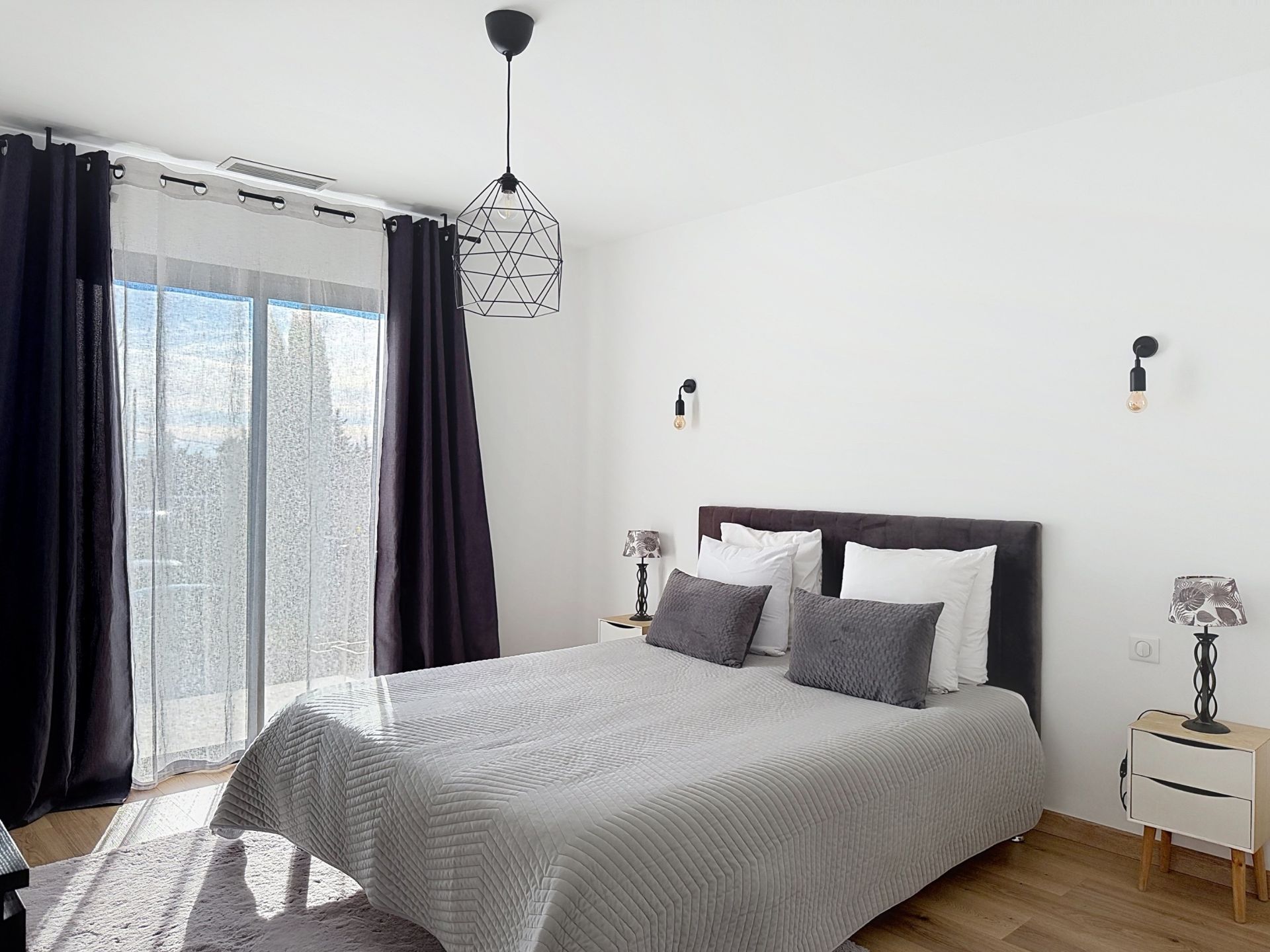 luxury house 5 Rooms for sale on UZES (30700)