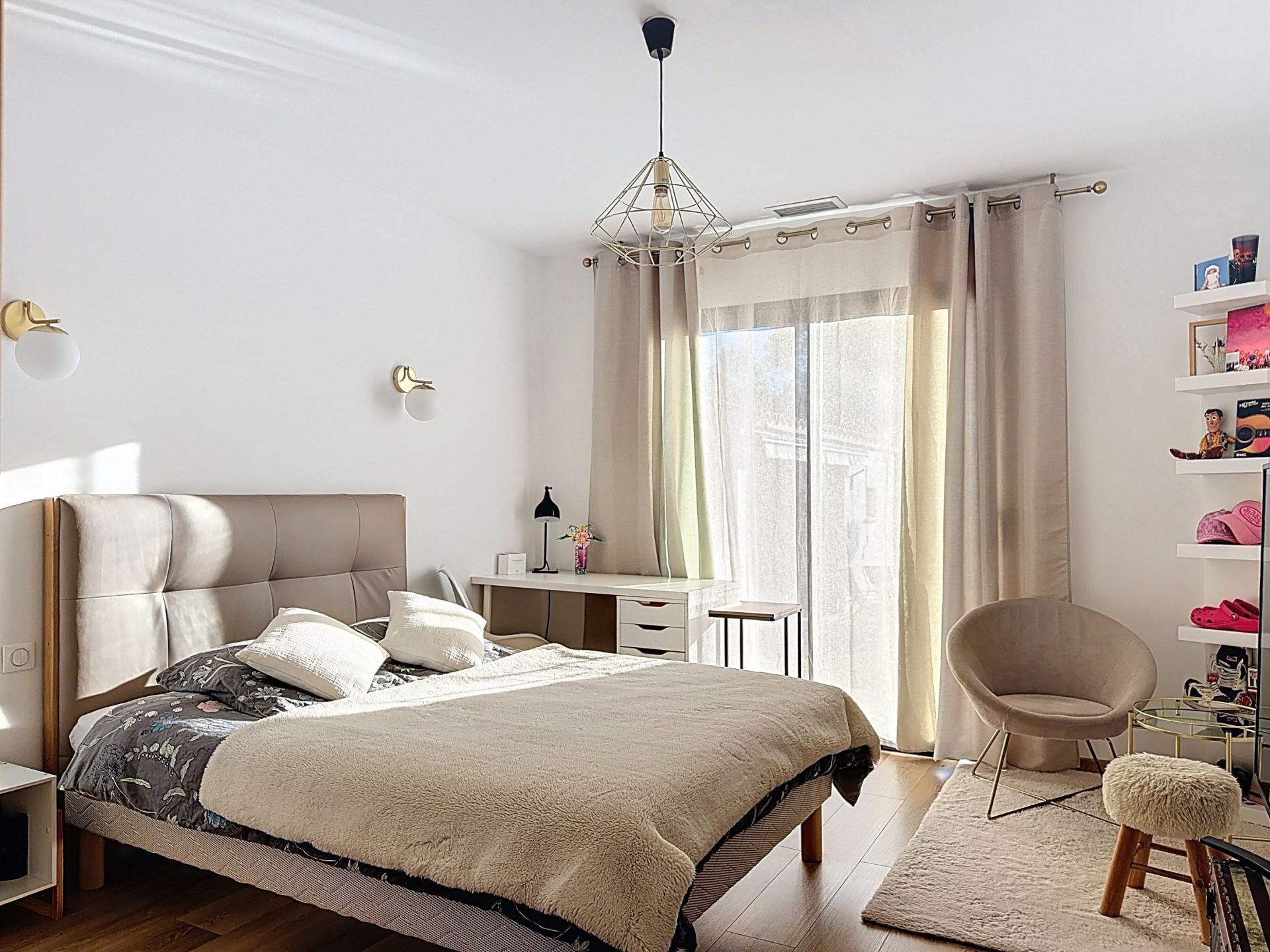 luxury house 5 Rooms for sale on UZES (30700)