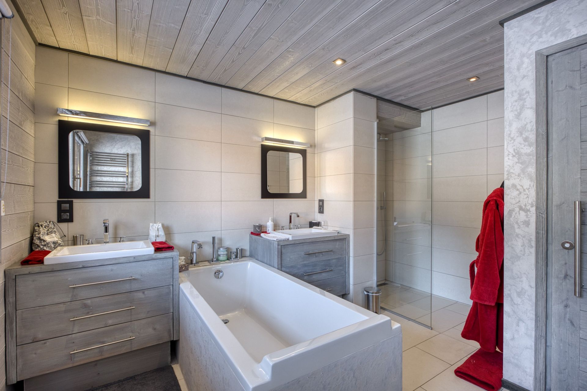 luxury chalet 7 Rooms for seasonal rent on MEGEVE (74120)