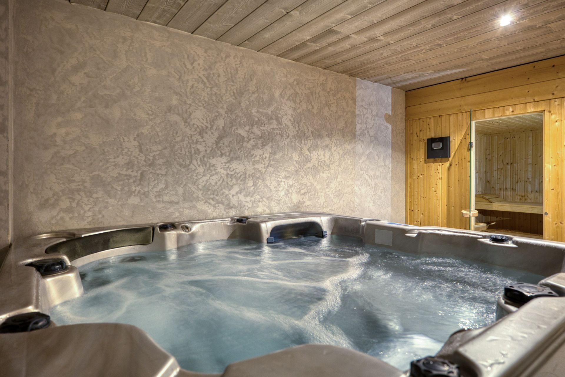 luxury chalet 7 Rooms for seasonal rent on MEGEVE (74120)