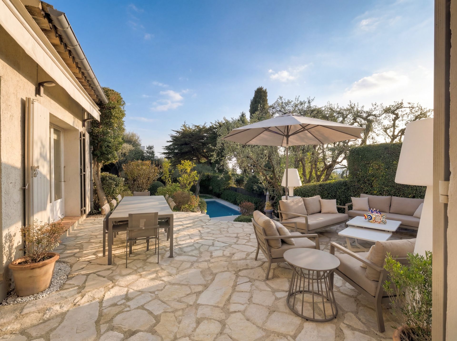 luxury villa 6 Rooms for sale on LE CANNET (06110)