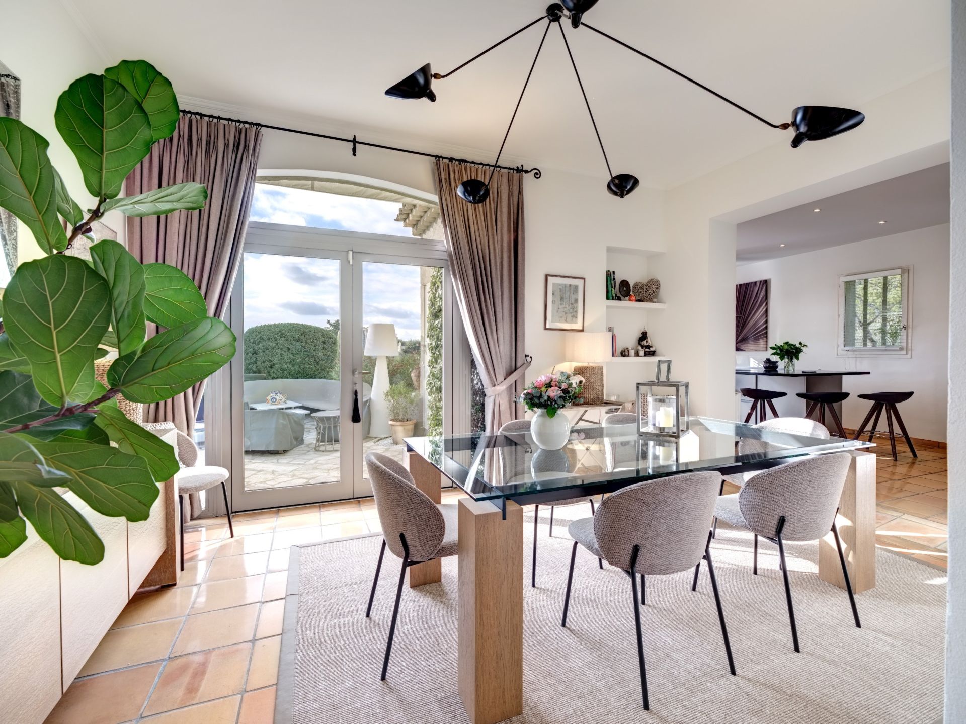 luxury villa 6 Rooms for sale on LE CANNET (06110)