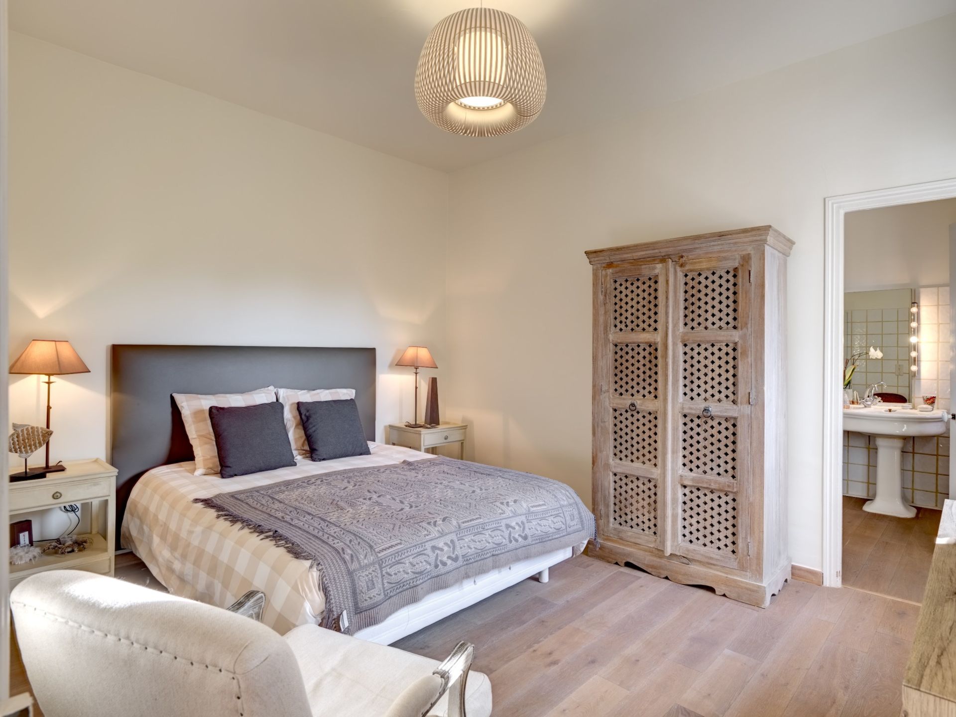 luxury villa 6 Rooms for sale on LE CANNET (06110)