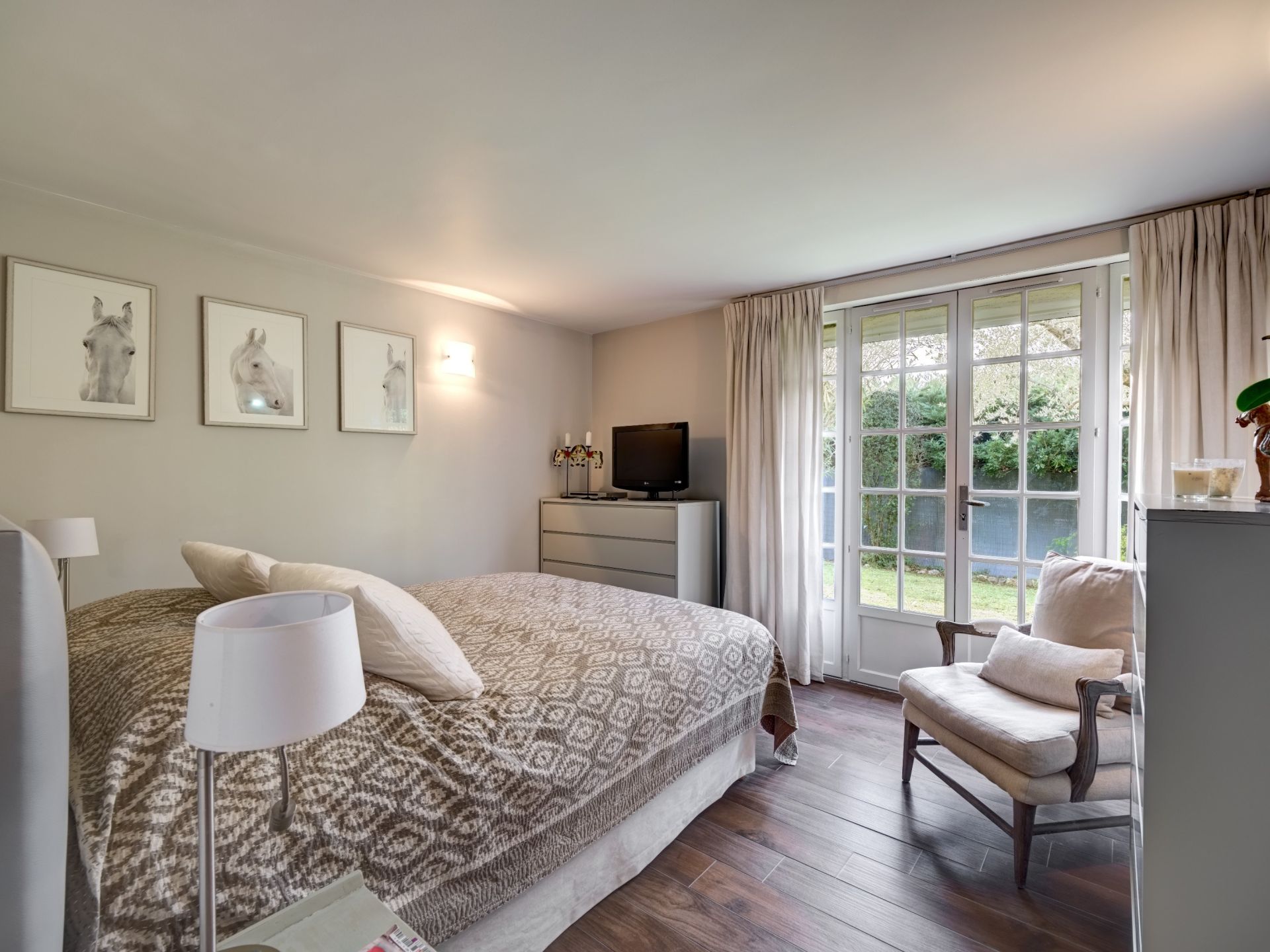 luxury villa 6 Rooms for sale on LE CANNET (06110)