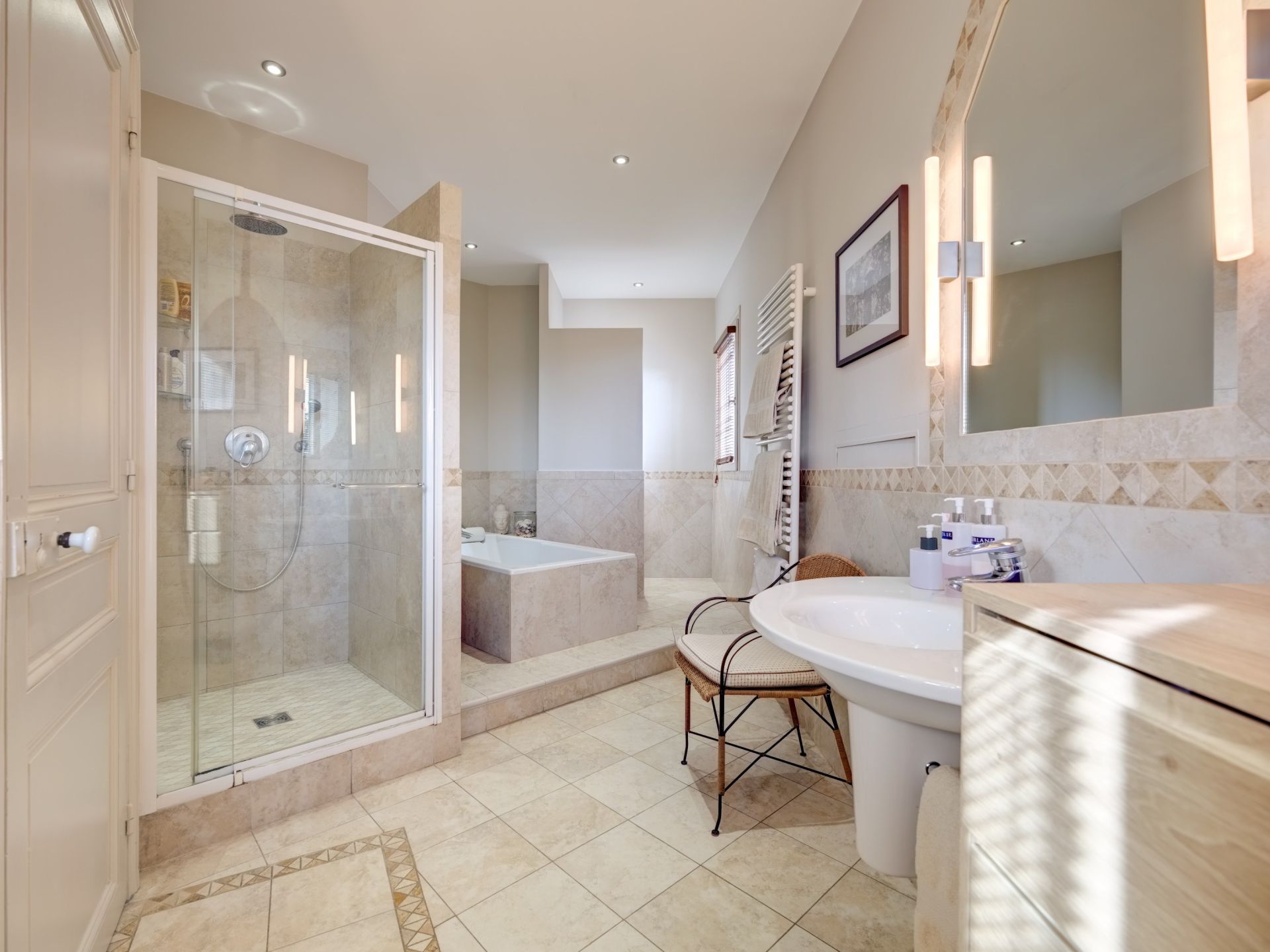 luxury villa 6 Rooms for sale on LE CANNET (06110)