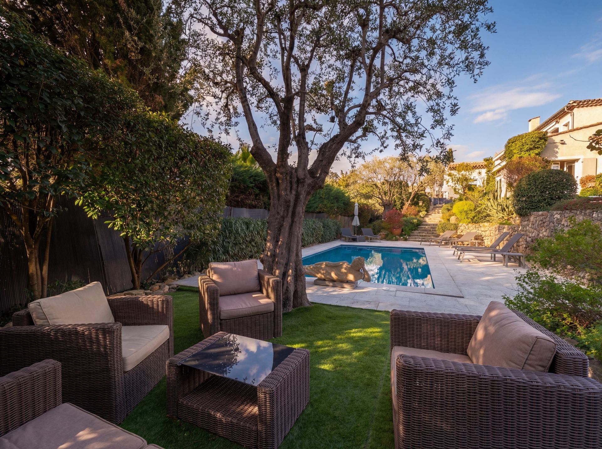 luxury villa 6 Rooms for sale on LE CANNET (06110)