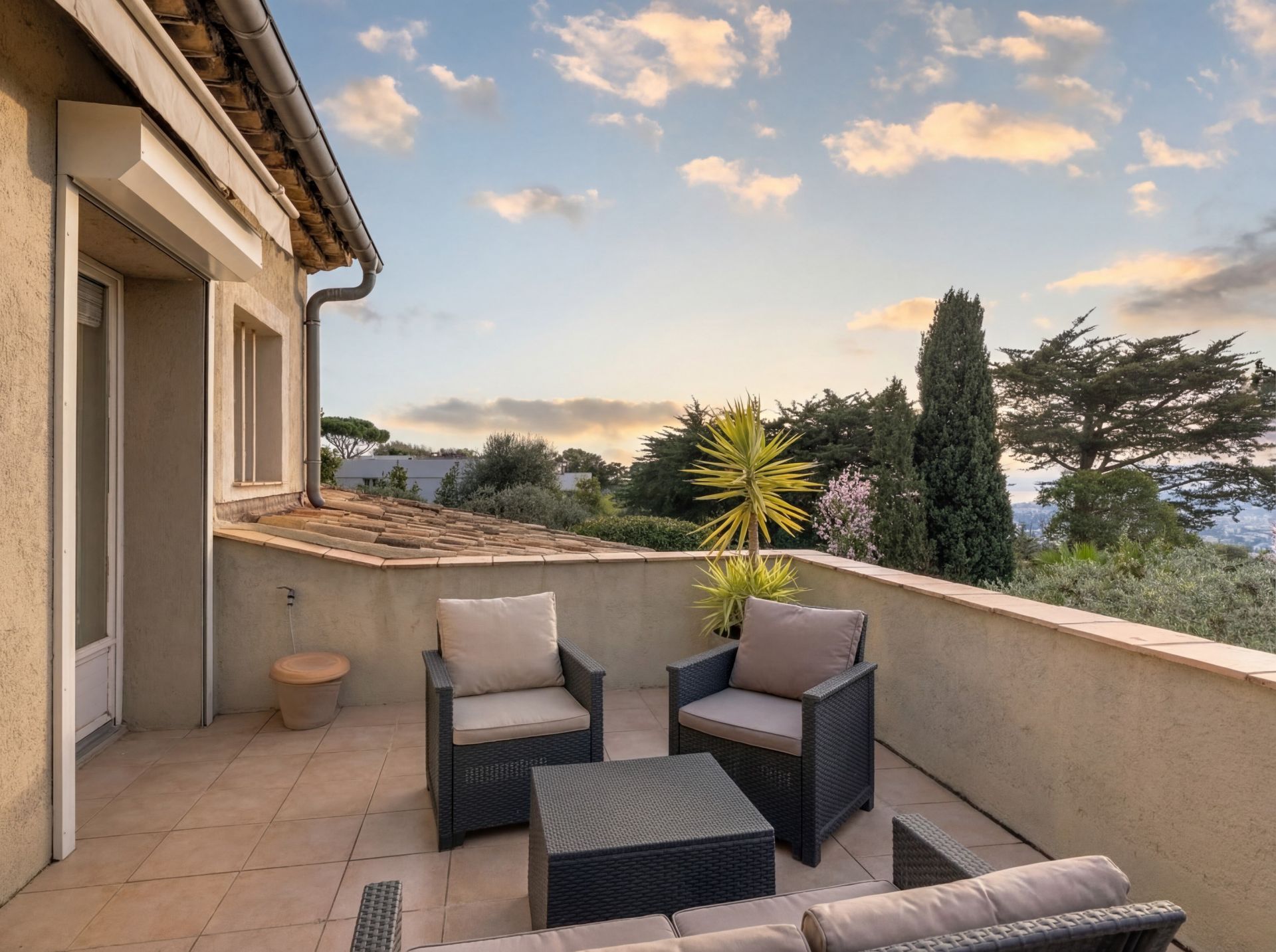 luxury villa 6 Rooms for sale on LE CANNET (06110)