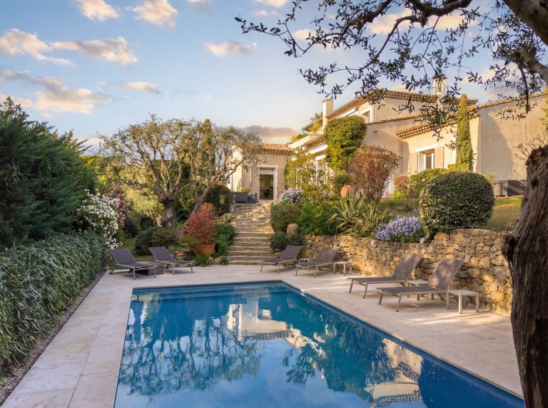 luxury villa 6 Rooms for sale on LE CANNET (06110)