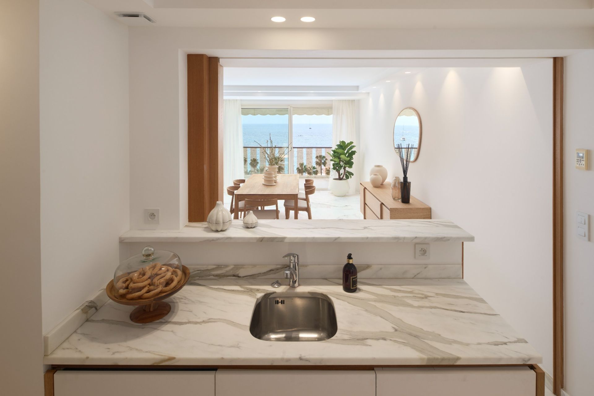 luxury apartment 3 Rooms for sale on CANNES (06400)