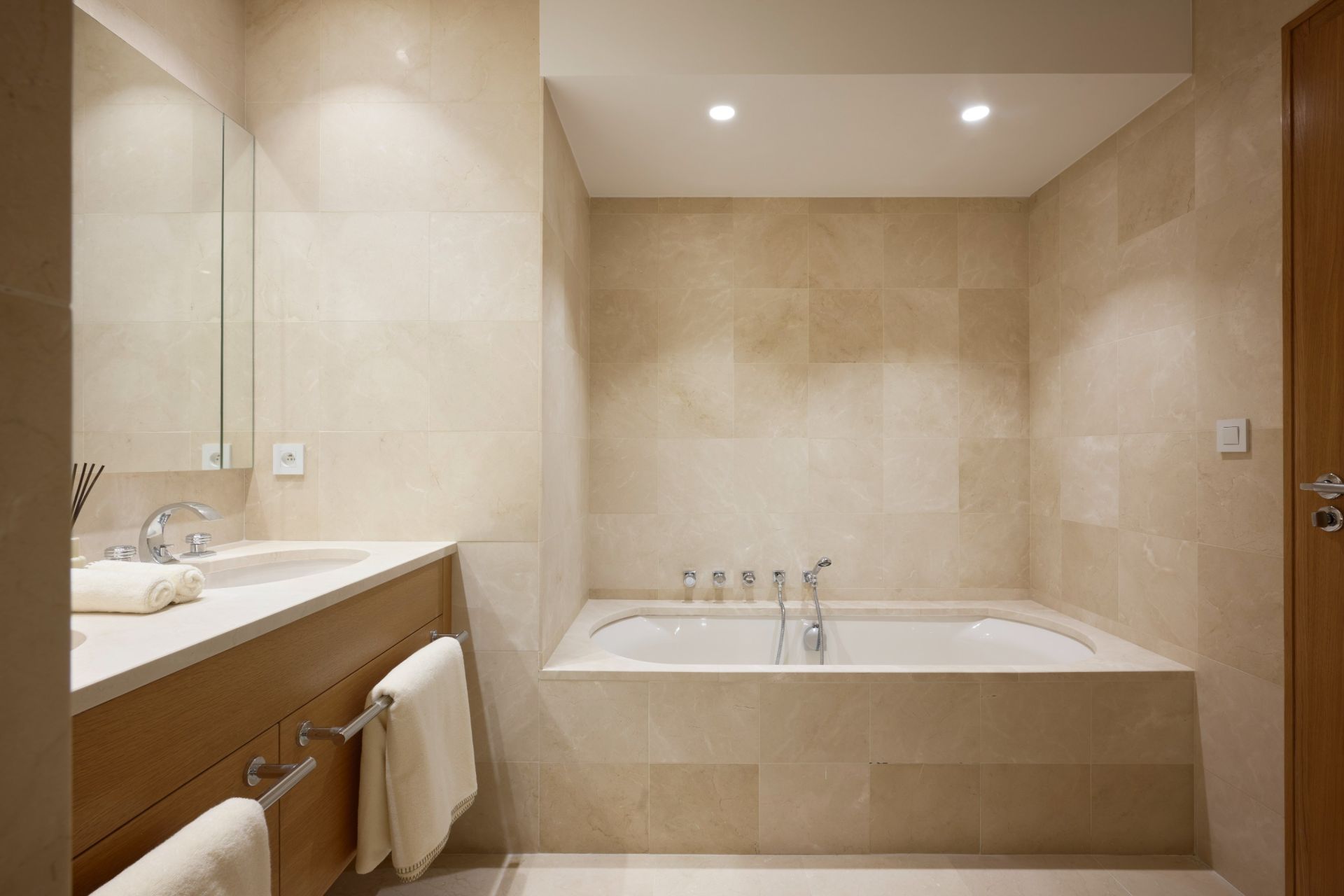 luxury apartment 3 Rooms for sale on CANNES (06400)