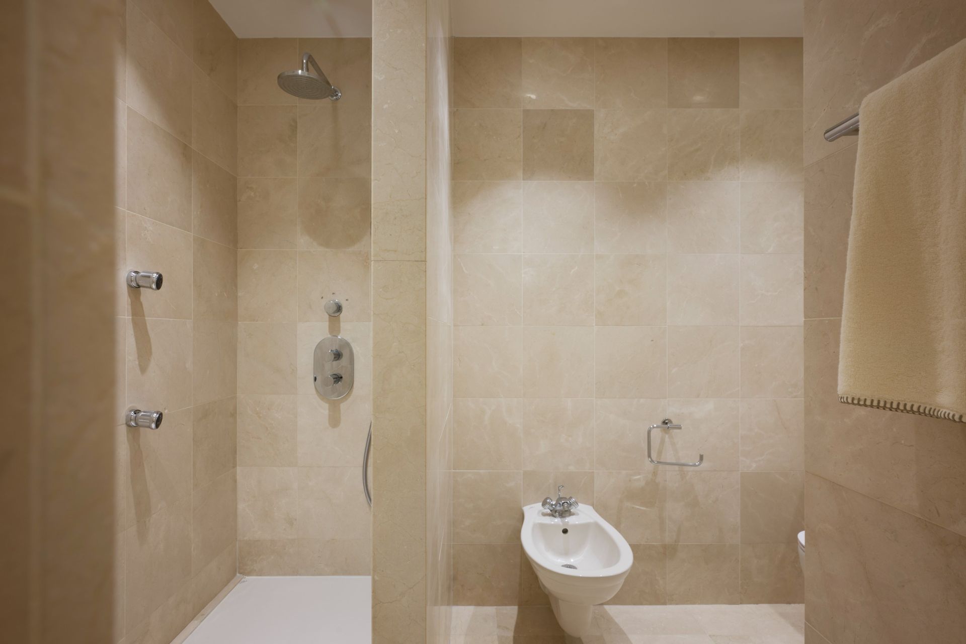 luxury apartment 3 Rooms for sale on CANNES (06400)