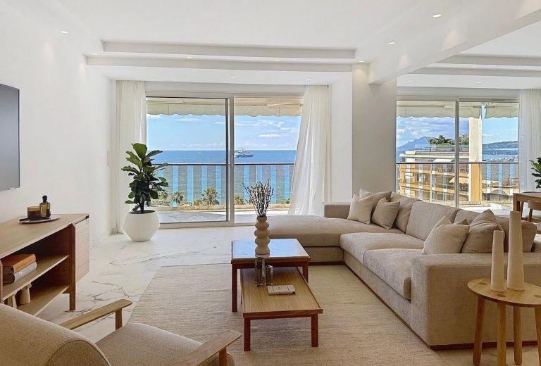 luxury apartment 3 Rooms for sale on CANNES (06400)