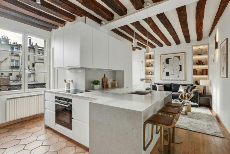 luxury apartment 2 Rooms for sale on PARIS (75004)