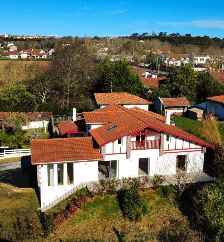 luxury house 7 Rooms for sale on BIDART (64210)