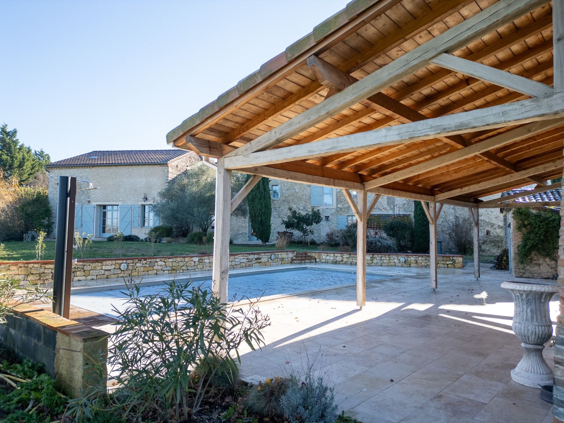 luxury house 9 Rooms for sale on LAVAUR (81500)