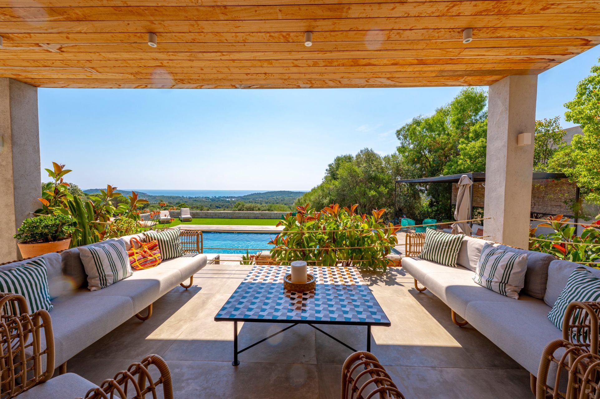 villa de luxe 5 Pièces en location saisonnière sur STE LUCIE DE PORTO VECCHIO (20144)