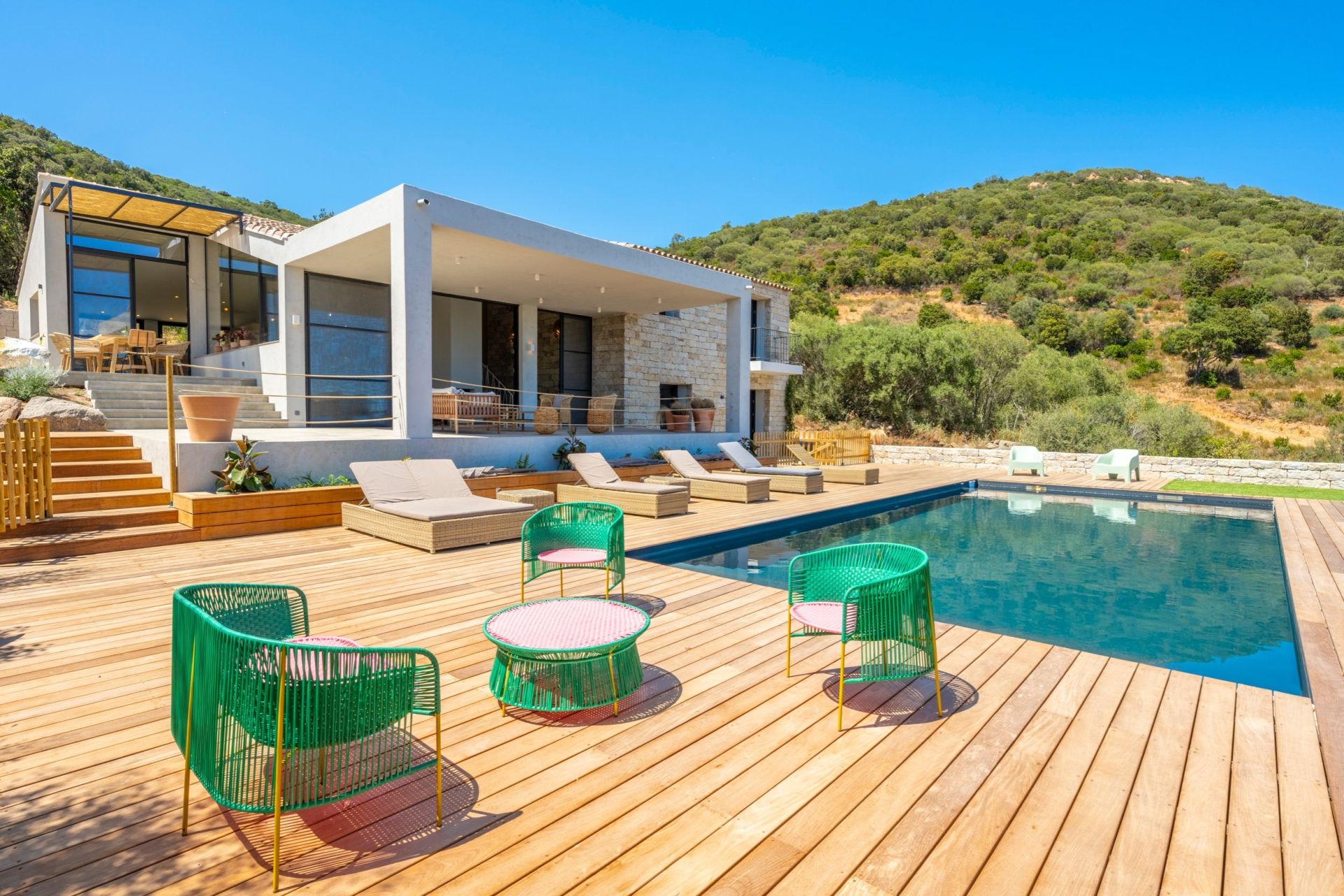villa de luxe 5 Pièces en location saisonnière sur STE LUCIE DE PORTO VECCHIO (20144)