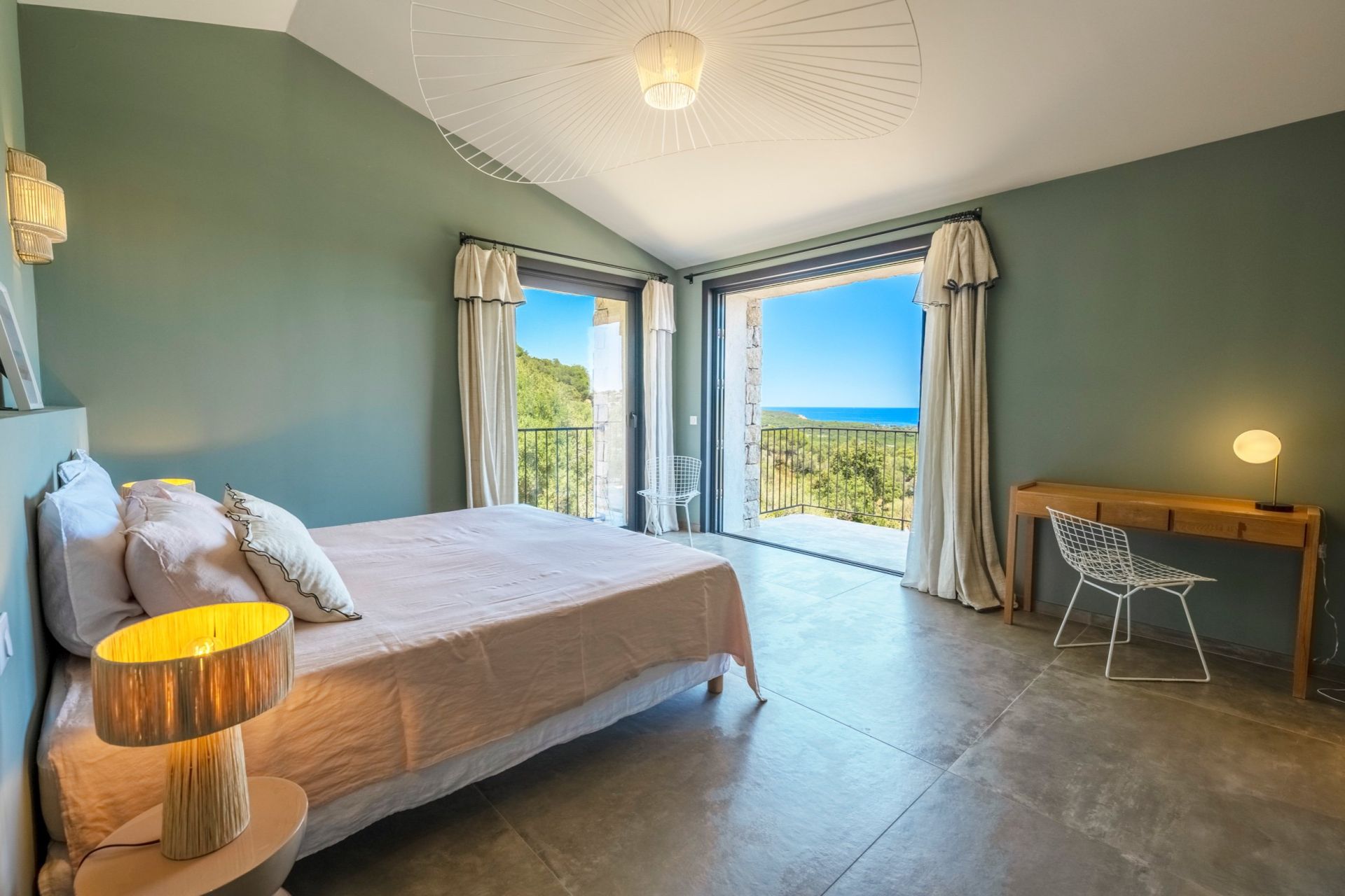 villa de luxe 5 Pièces en location saisonnière sur STE LUCIE DE PORTO VECCHIO (20144)