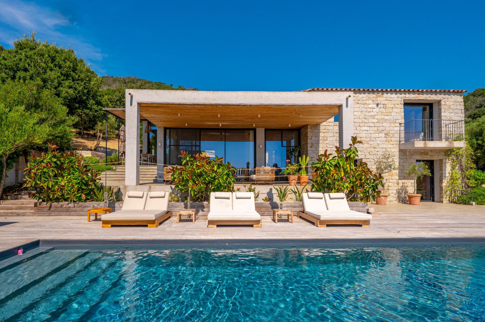 villa de luxe 5 Pièces en location saisonnière sur STE LUCIE DE PORTO VECCHIO (20144)