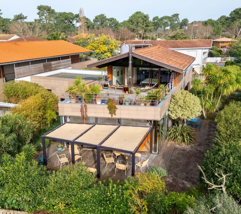 luxury house 7 Rooms for sale on CAP FERRET (33970)