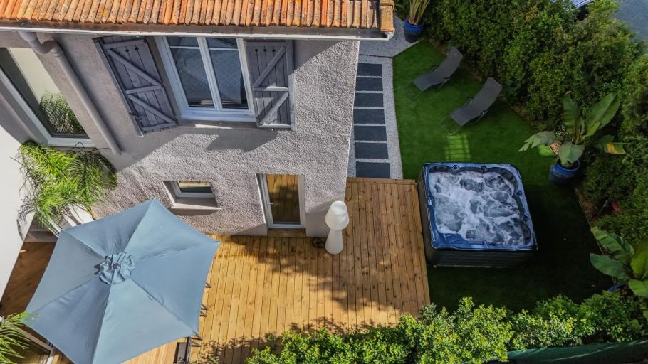 luxury villa 5 Rooms for sale on CANNES (06400)