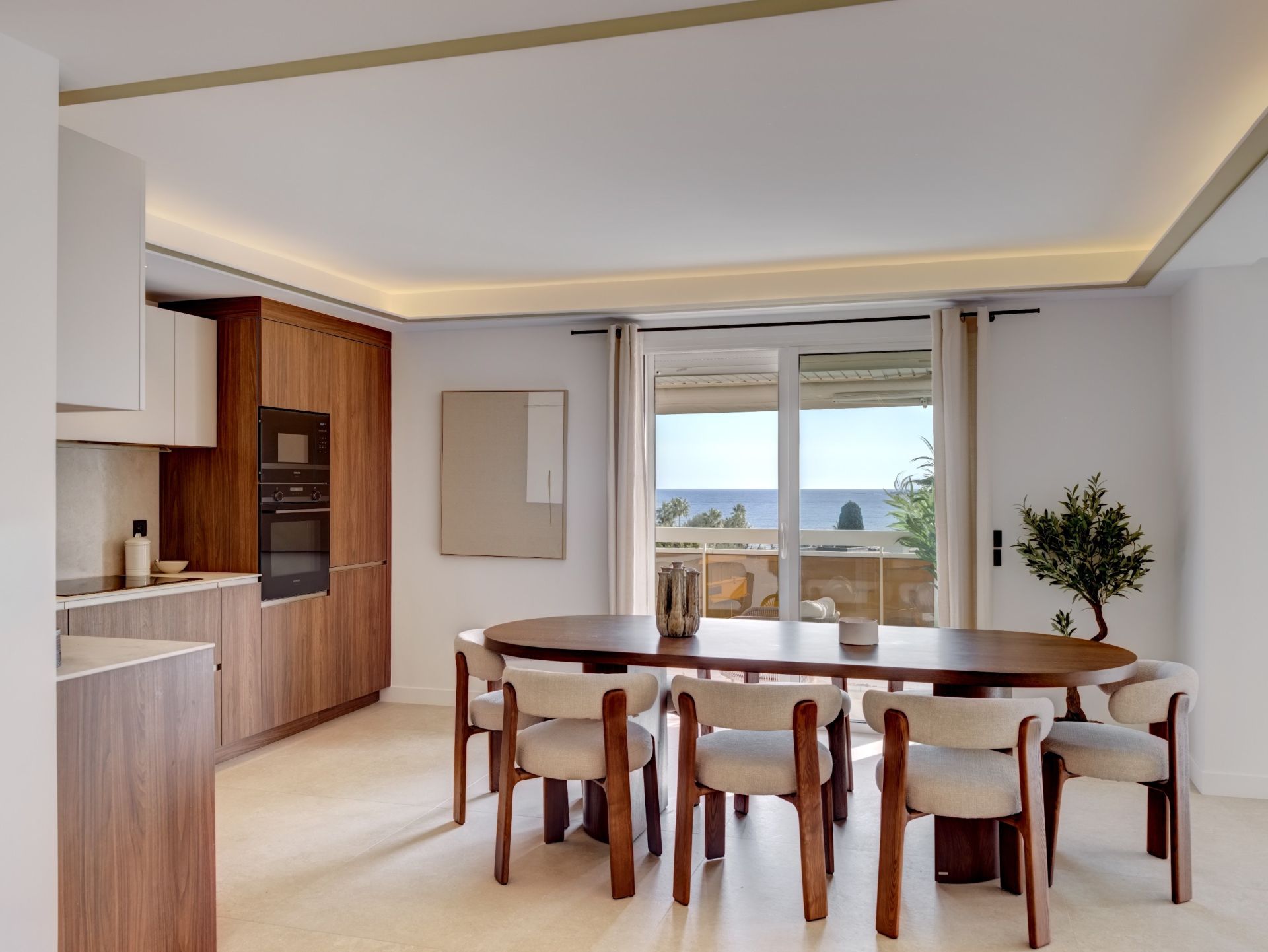 luxury apartment 5 Rooms for sale on CANNES (06400)