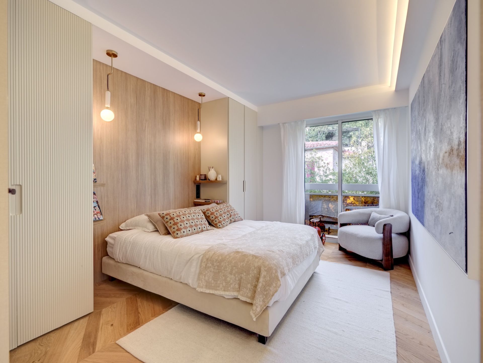 luxury apartment 5 Rooms for sale on CANNES (06400)