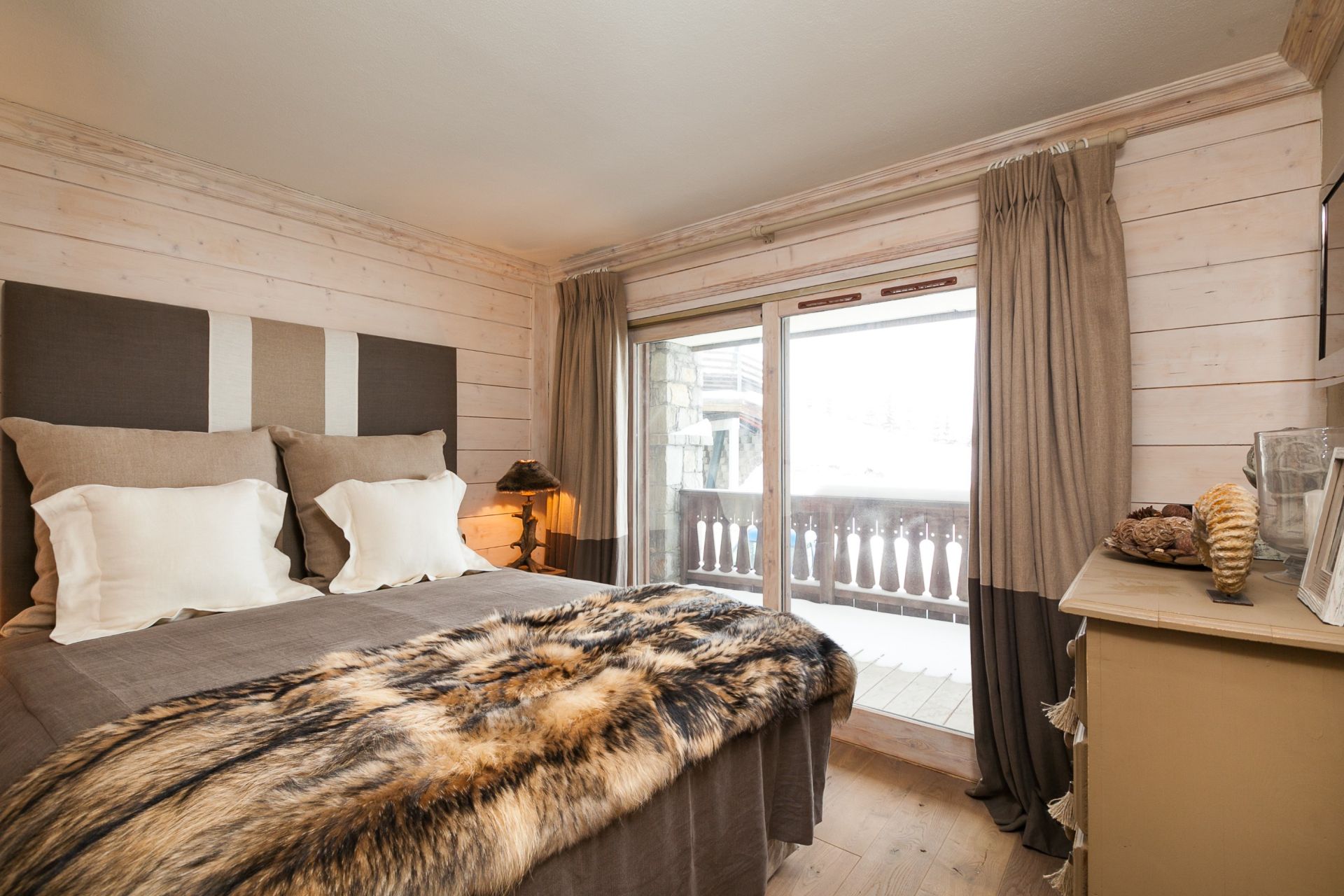 luxury apartment 4 Rooms for sale on COURCHEVEL (73120)