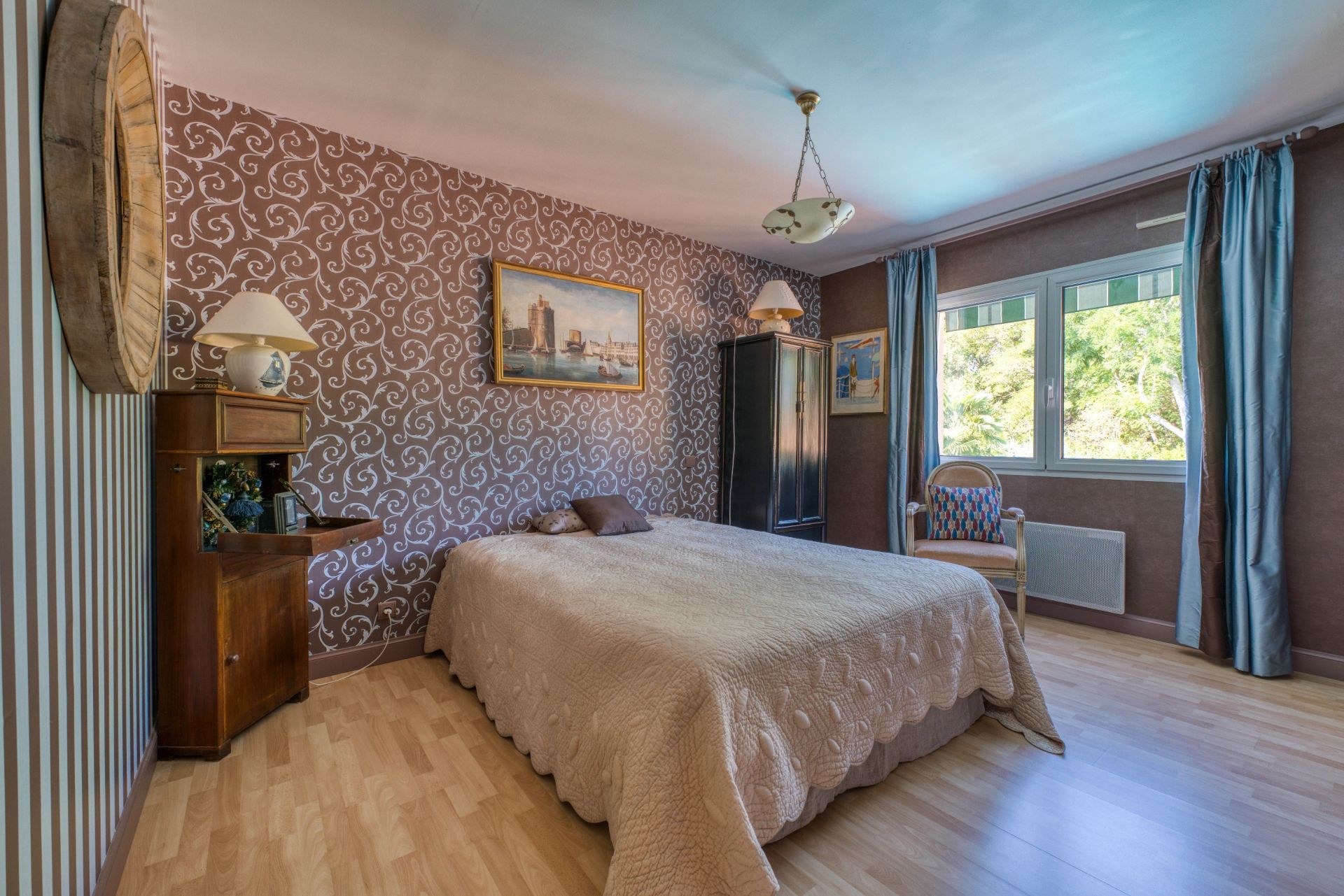 luxury house 8 Rooms for sale on LAGORD (17140)