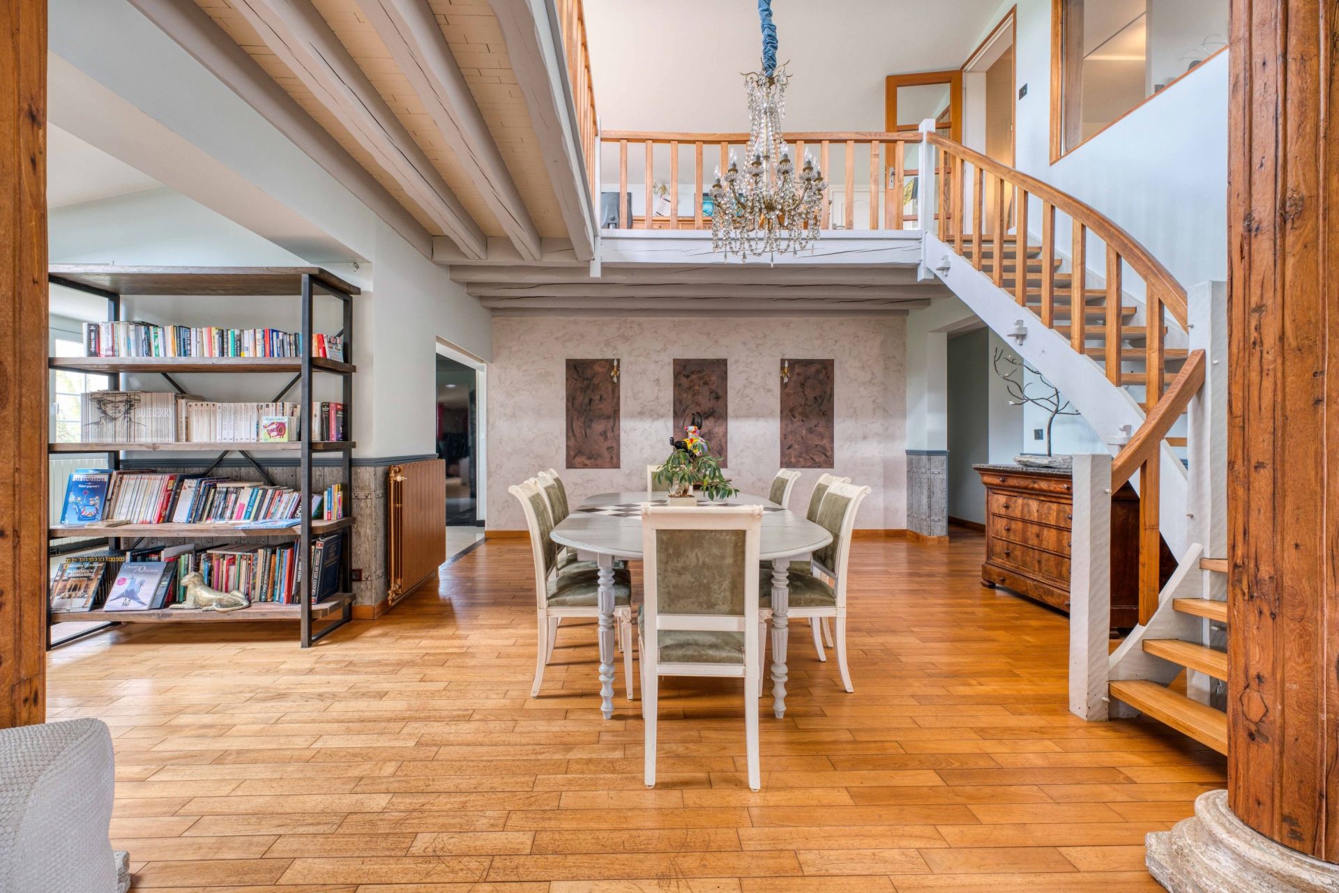 luxury property 7 Rooms for sale on CHATELAILLON PLAGE (17340)