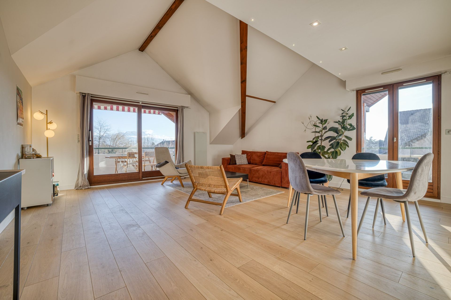 luxury apartment 5 Rooms for sale on ANNECY LE VIEUX (74940)