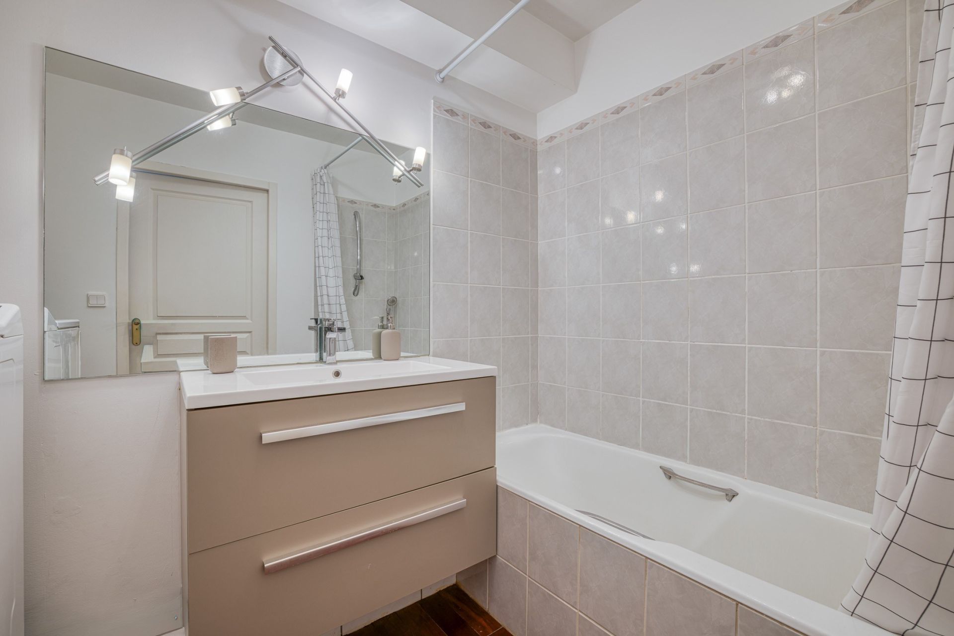 luxury apartment 5 Rooms for sale on ANNECY LE VIEUX (74940)