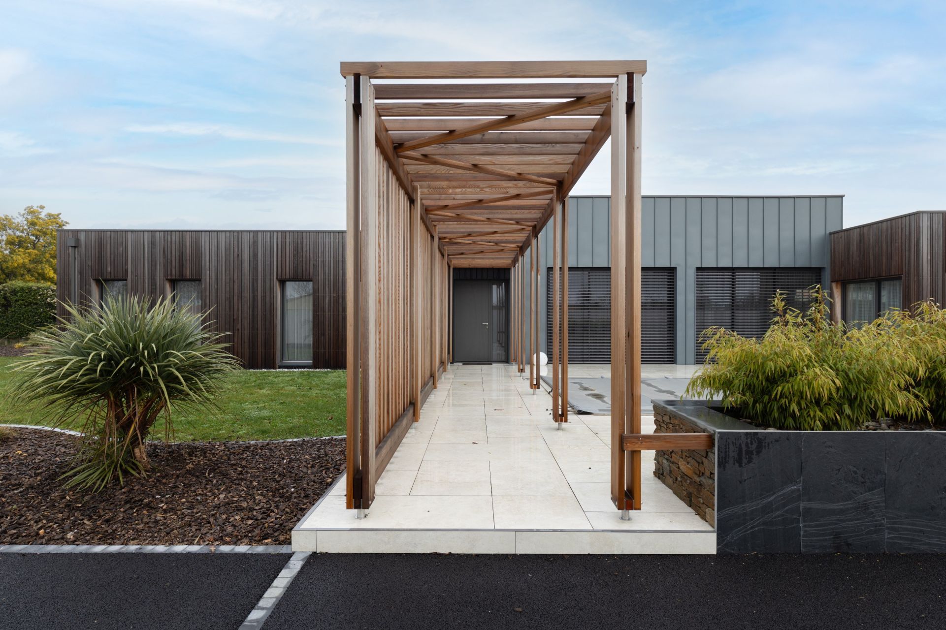 luxury house 5 Rooms for sale on AIZENAY (85190)